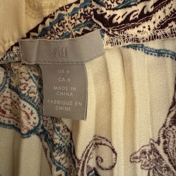 H&M skirt. Size 6, perfect condition. - Picture 3 of 5